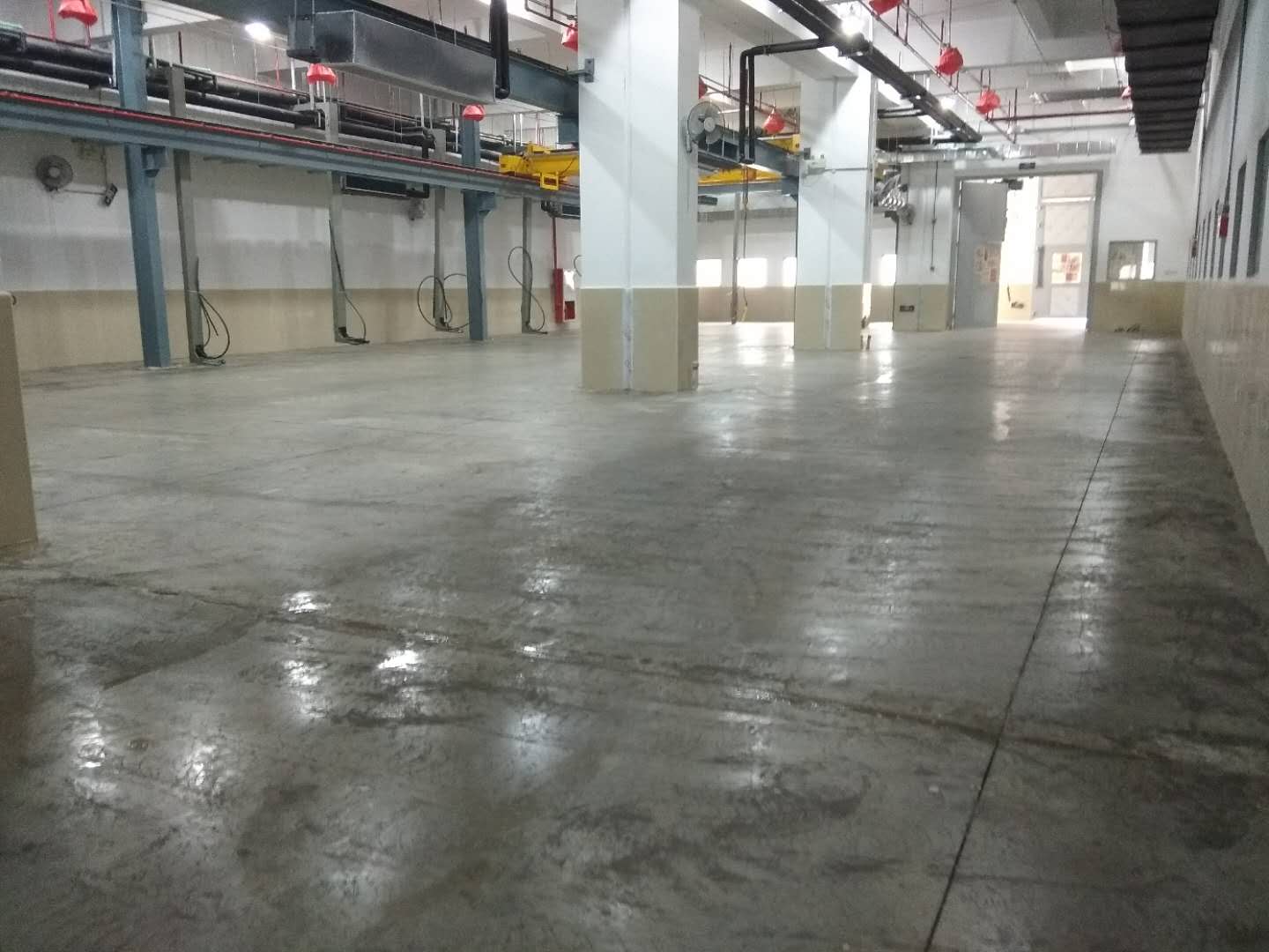 為什么我不爽快地告訴你環(huán)氧地坪漆施工價(jià)格是多少錢一平方？