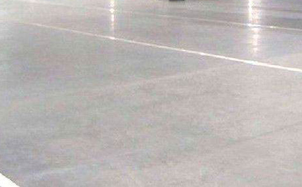 金剛砂地坪與耐磨地坪的優(yōu)點(diǎn)與缺點(diǎn)是什么？