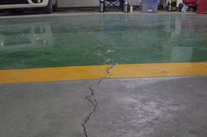 環(huán)氧薄涂地坪出現(xiàn)伸縮縫后要如何處理？