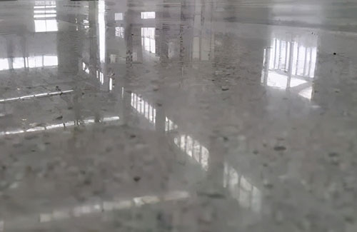 超平地坪系統(tǒng)的優(yōu)點(diǎn)與施工工藝流程是什么？